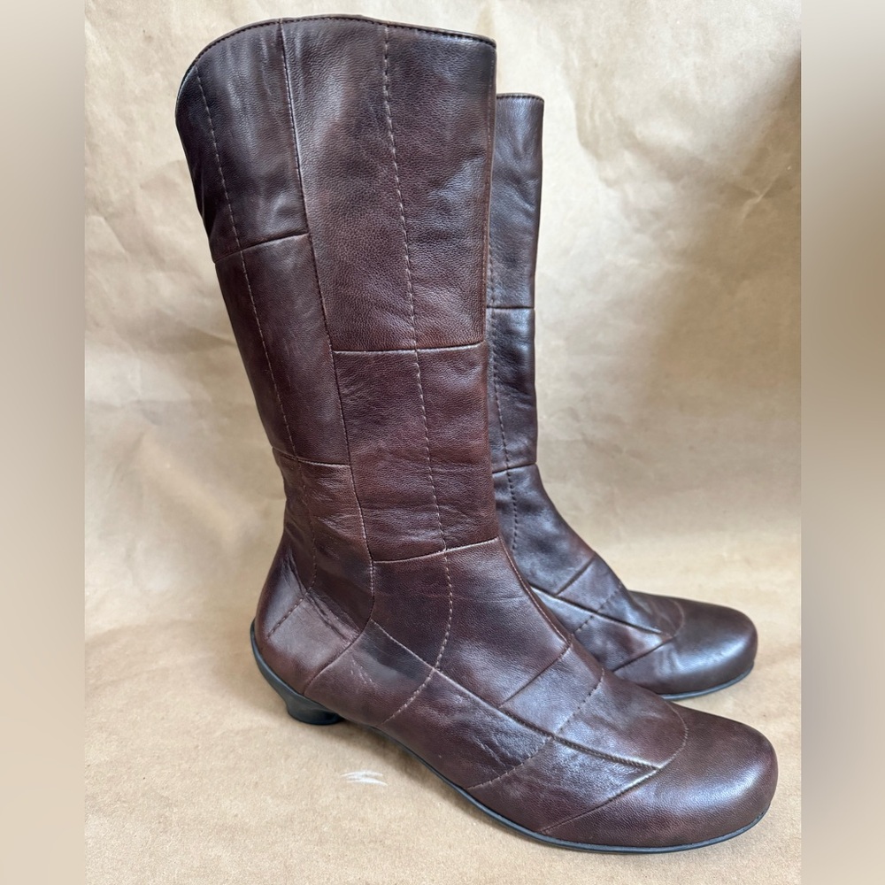Think! Shoes for Natural Walking Brown Leather 2” Heel Zip Up Boots. Size EU 41
